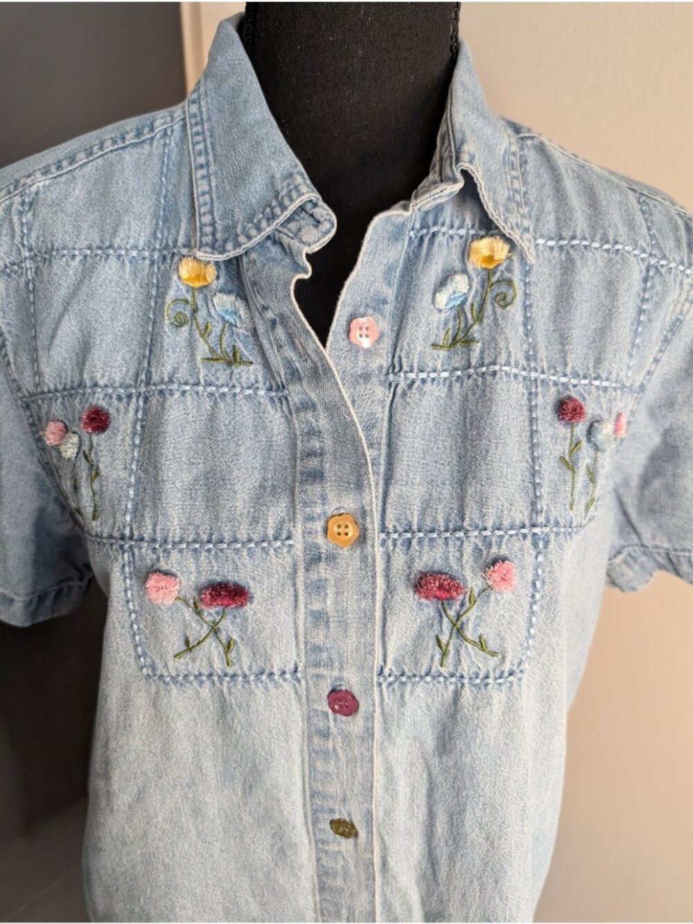 Vintage 90s Lemon Grass Embroidered Floral Button-Up Short Sleeve Denim Shirt PM - Picture 4 of 6